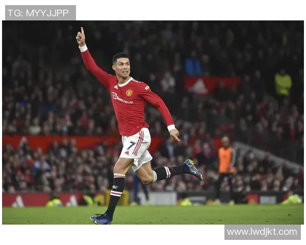 曼联足球传奇再度崛起 新赛季目标挑战英超与欧洲荣耀 曼联足球传奇再度崛起 新赛季目标挑战英超与欧洲荣耀