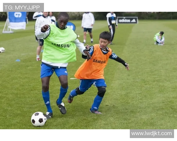 小孩球星足球梦想之路启航展现激情与未来无限可能 小孩球星足球梦想之路启航展现激情与未来无限可能