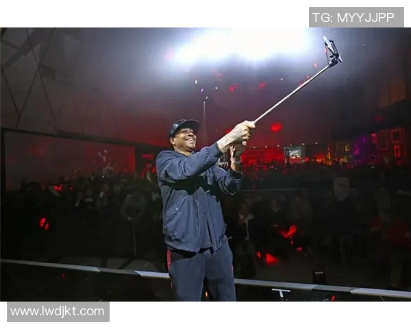 震撼呈现世界足球巨星经典海报珍藏合集全景展示