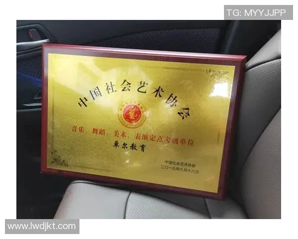 足球巨星座右铭:激励奋斗与梦想的力量,成就不凡人生的真谛 足球巨星座右铭:激励奋斗与梦想的力量,成就不凡人生的真谛