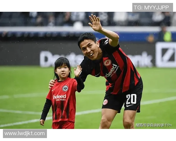 足球球星退役后生活：从荣耀赛场到平凡生活